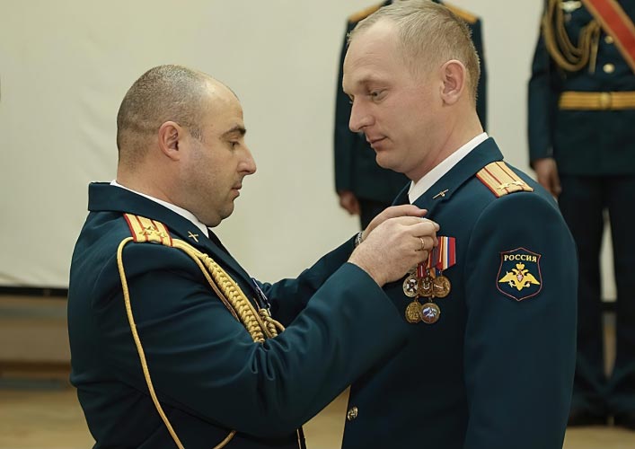 Командир 291 бригади Алєксєй Смєлов (справа) на святкуванні 40-річчя бригади
