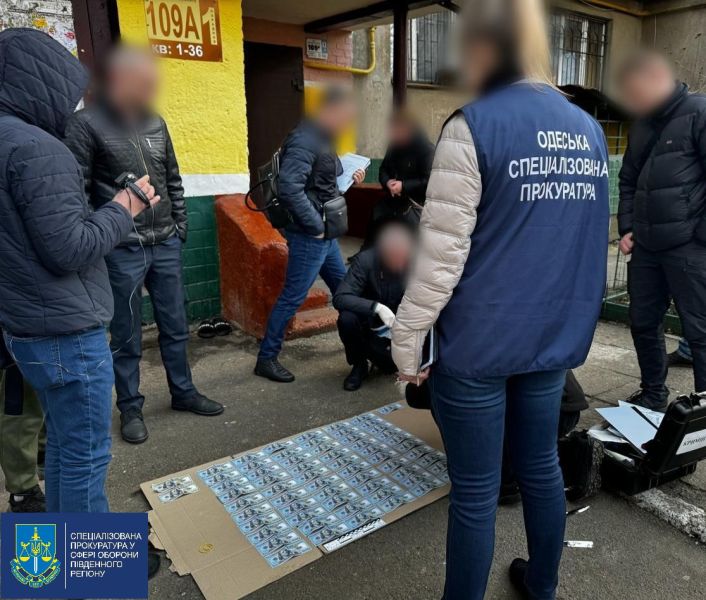 В ТЦК Одеси допомагали чоловікам виїхати закордон