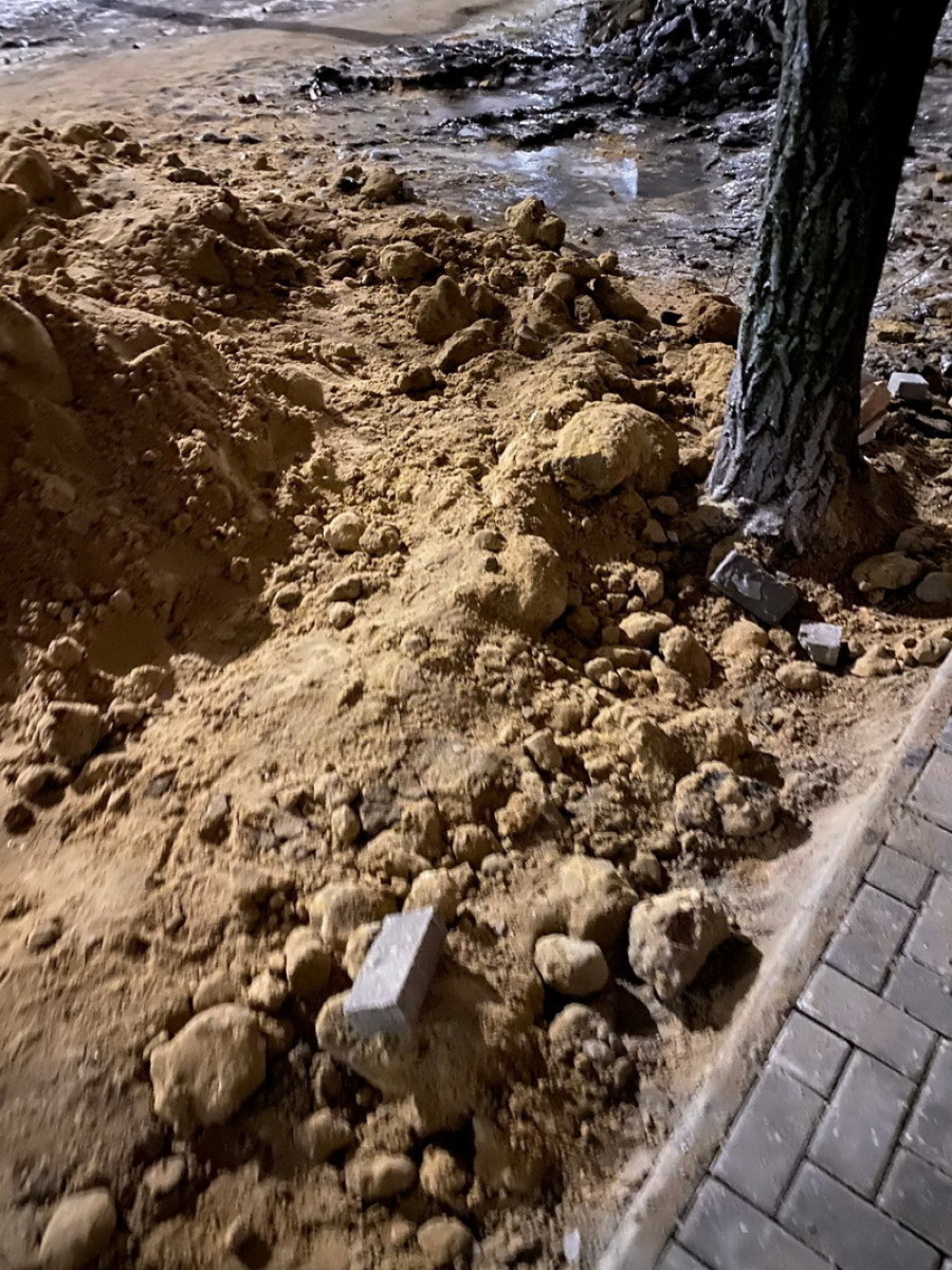 очаківському порту нафтотермінал замінює іржава баржа