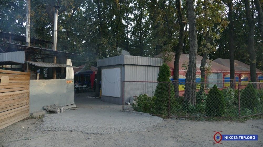 Часть лесопарка "Дубки" занимает кафе