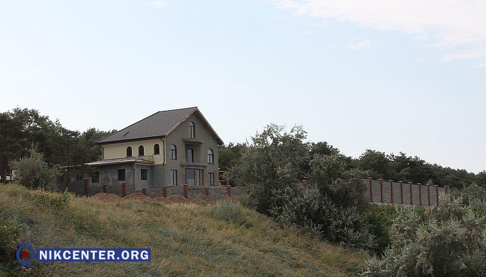 По версии строителей именно этот скромный домик прокурора