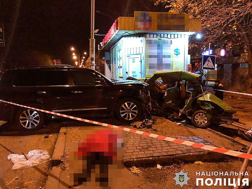 В Николаеве столкнулись внедорожник Toyota Land Cruiser и “Жигули”. Водитель ВАЗа погиб на месте ДТП