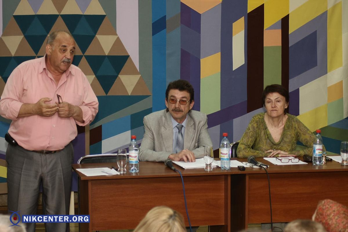 Организаторы слушаний: эксперт по оценке земли Олег Абрамов, заместитель главного архитектора города Николай Мироненко, общественница Людмила Руденко-Кардаш