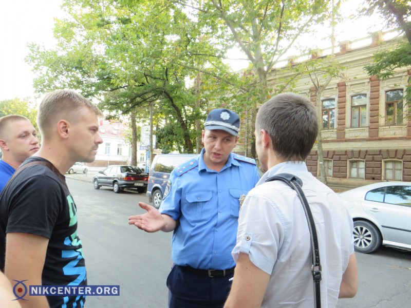 По центру - работник ГАИ Николай Чайка
