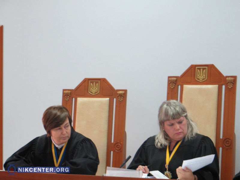 Слева - Елена Мурлыгина, справа - Лилия Царюк