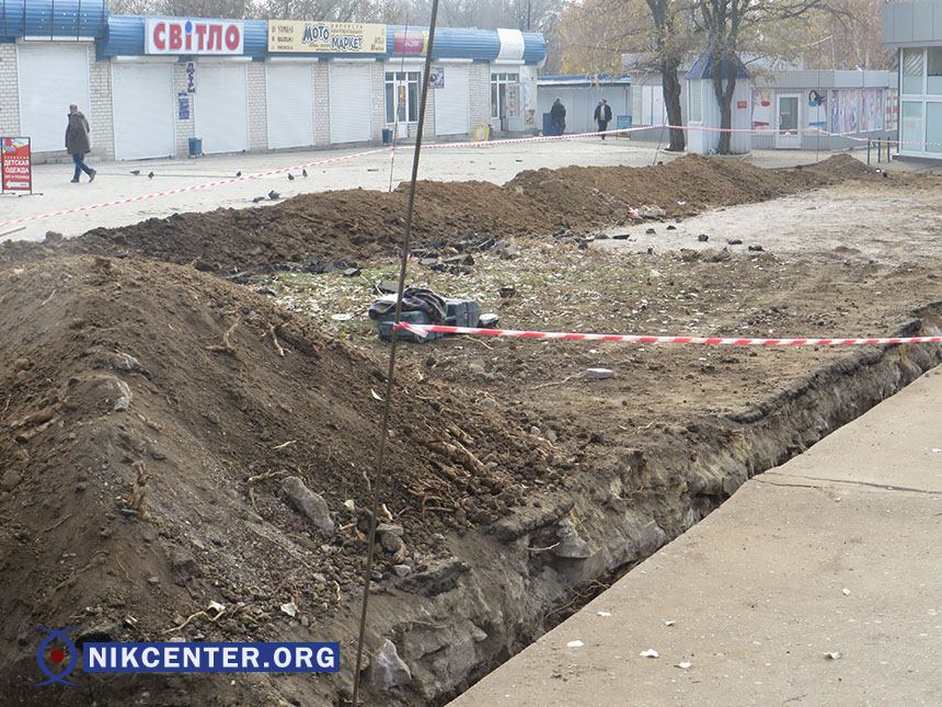 Строительство павильона на начальной стадии. Фото сделано в ноябре