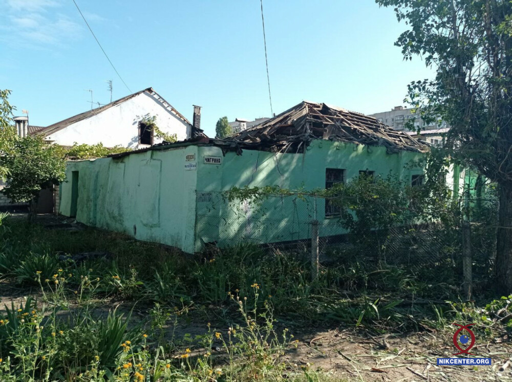 Зруйнована покрівля одного з приватних будинків