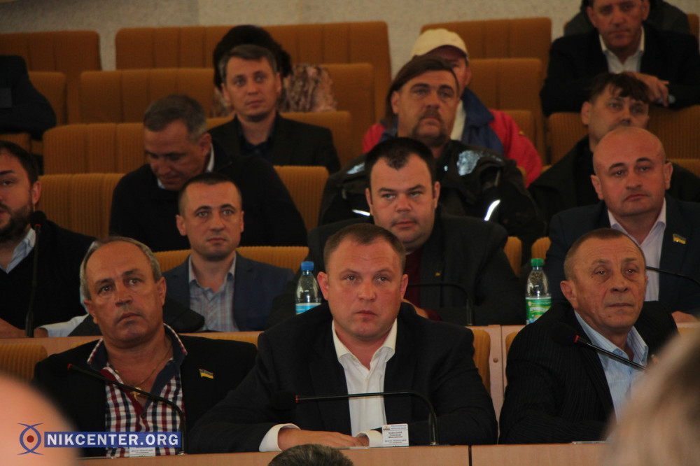 Александр Ясинский - по центру