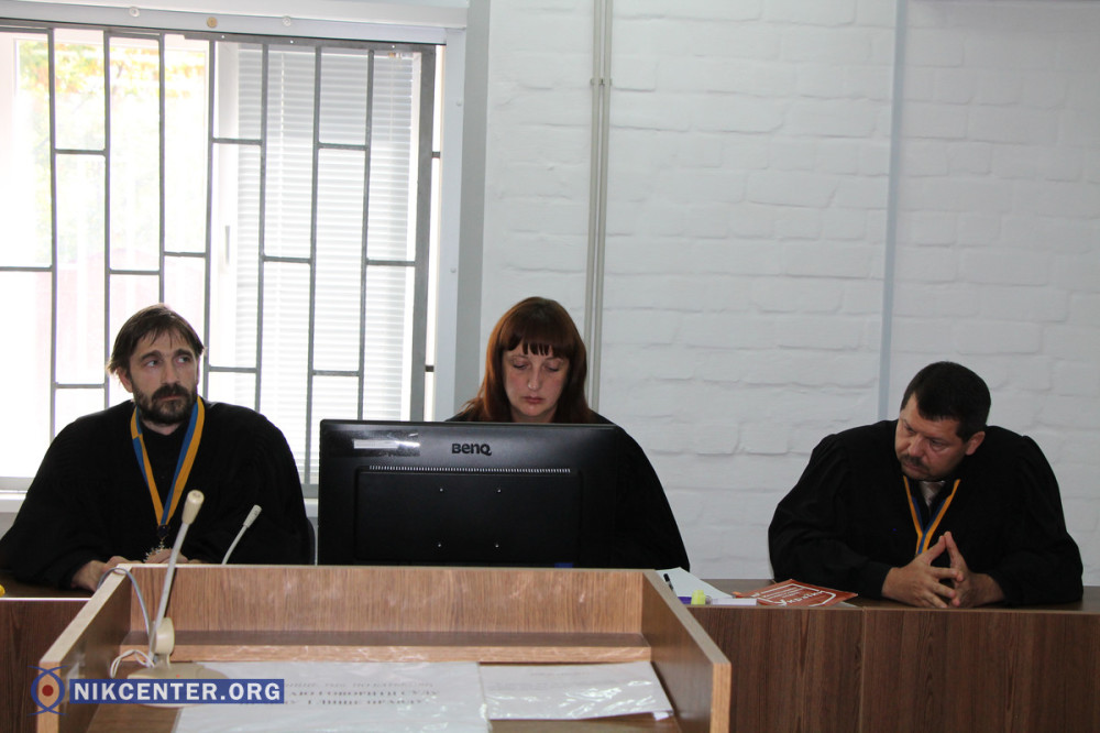 Посередине судья Светлана Скрипченко