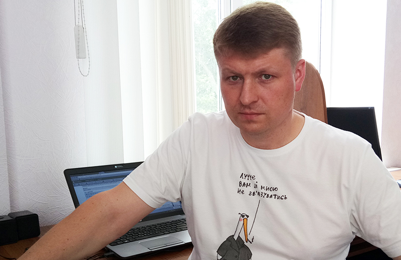 Владимир Торбич надеется, что посредники в заказе просто не разобрались в том, что не на всех действуют их методы и может быть обратный эффект. Фото Александра Могулька