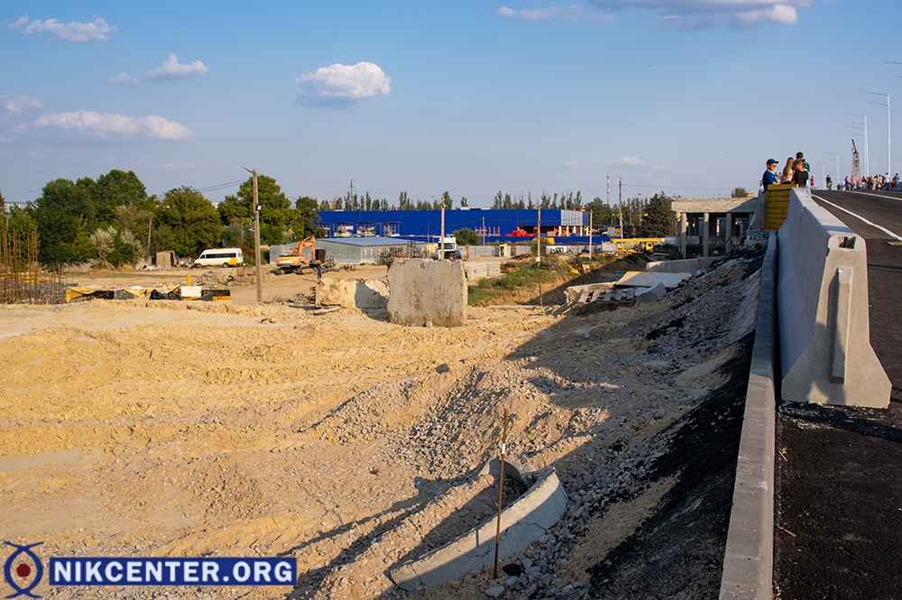 С этой стороны сейчас идёт строительство второй части первого пускового комплекса мостоперехода
