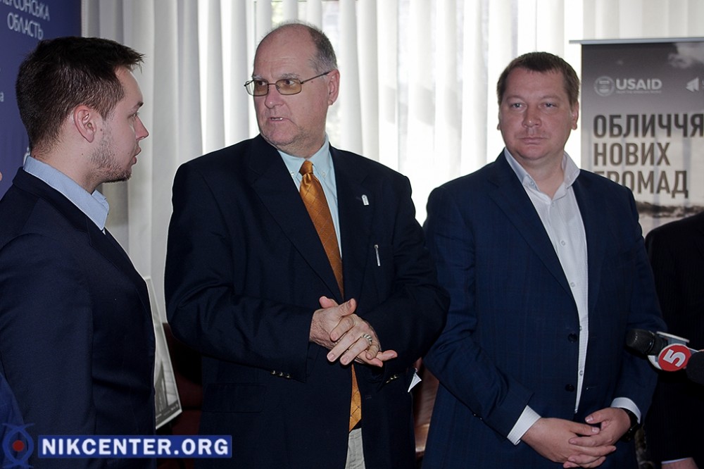 В центре - Берри Рид, руководитель проекта DOBRE