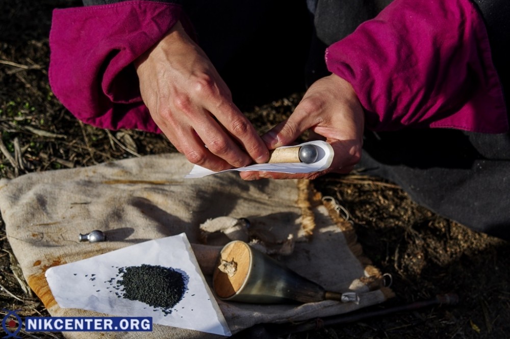 Так изготавливались мушкетные патроны