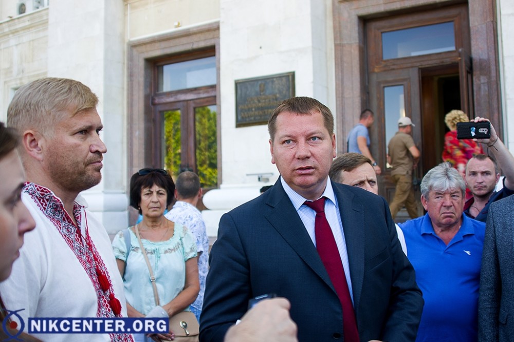 К участникам акции вышел глава Херсонской ОГА Андрей Гордеев