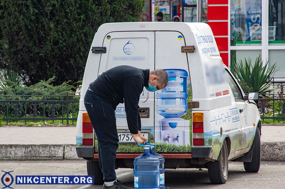 Доставка питьевой воды продолжает работать, приняв меры предосторожности.