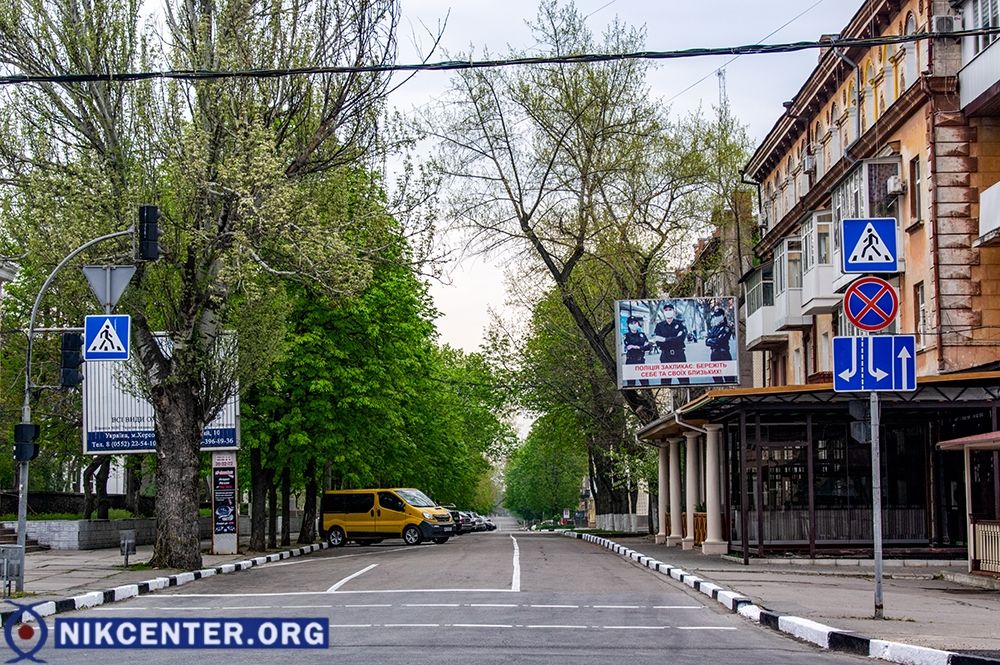 Периферийные дороги непривычно пусты. Даже на улицах, прилегающих к центру города.