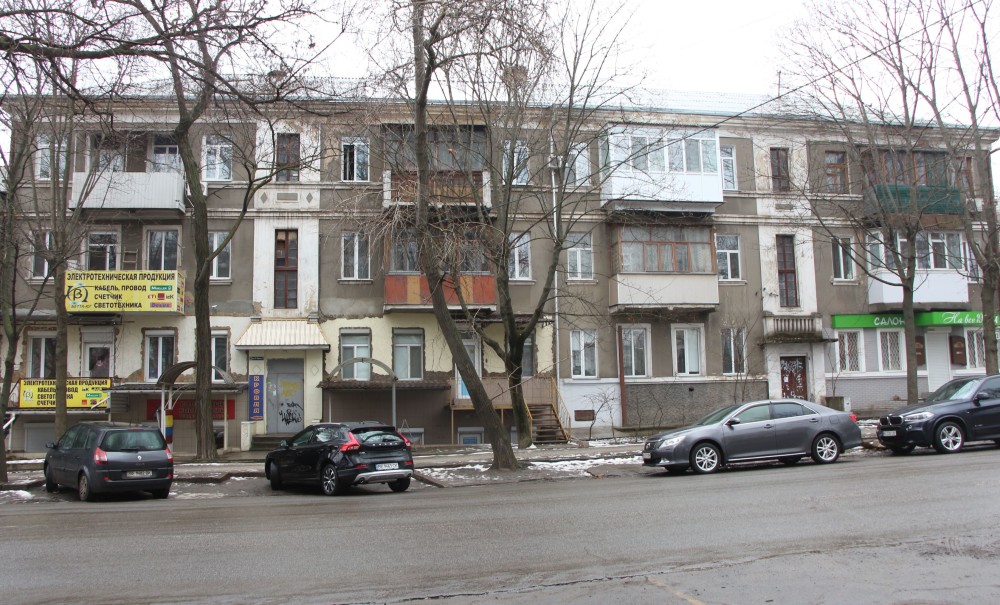 Дом, в котором зарегистрирована компания и часть которого находится в частной собственности Коссе.