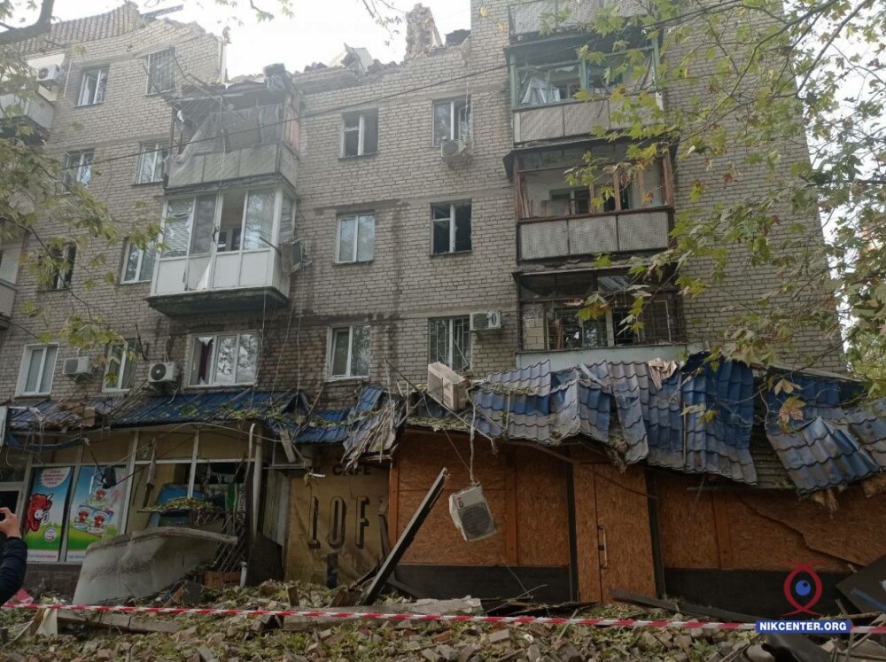 У будівлі зруйновано два поверхи