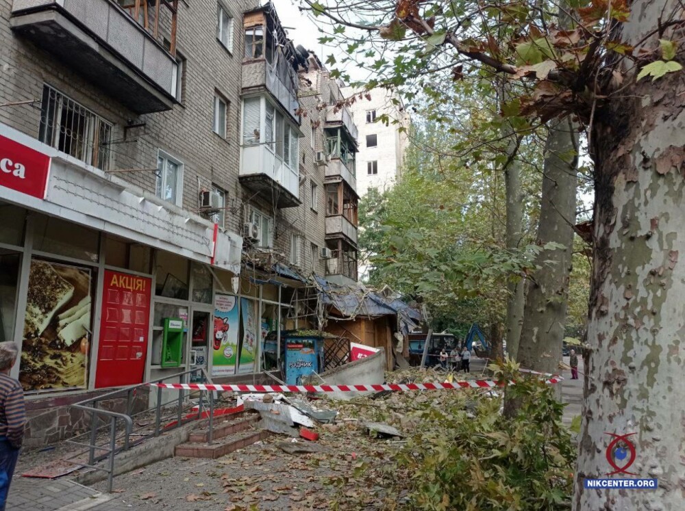 У будівлі вилетіли вікна, пошкоджено балкони