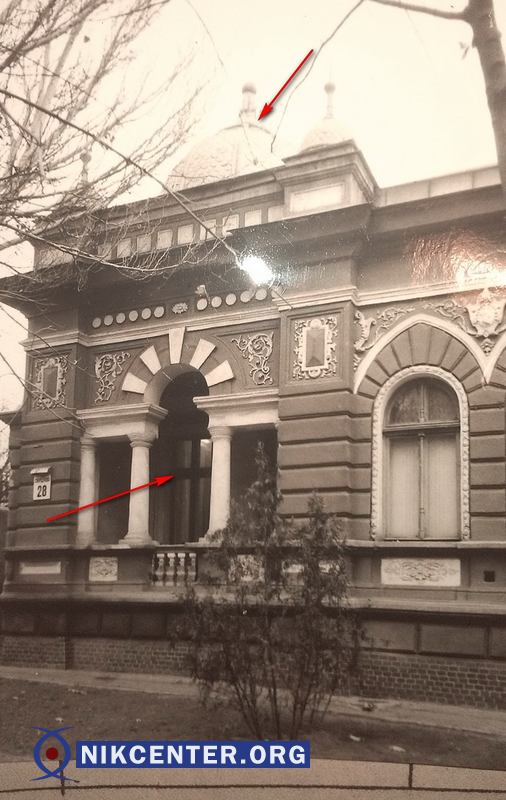 Сейчас здесь нет лоджии и купола. Первый застроили, второй убрали на "реставрацию"