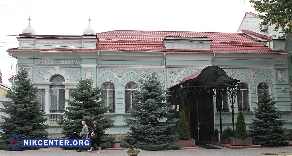 Областная прокуратура тоже изрядно поиздевалась над обликом своего здания