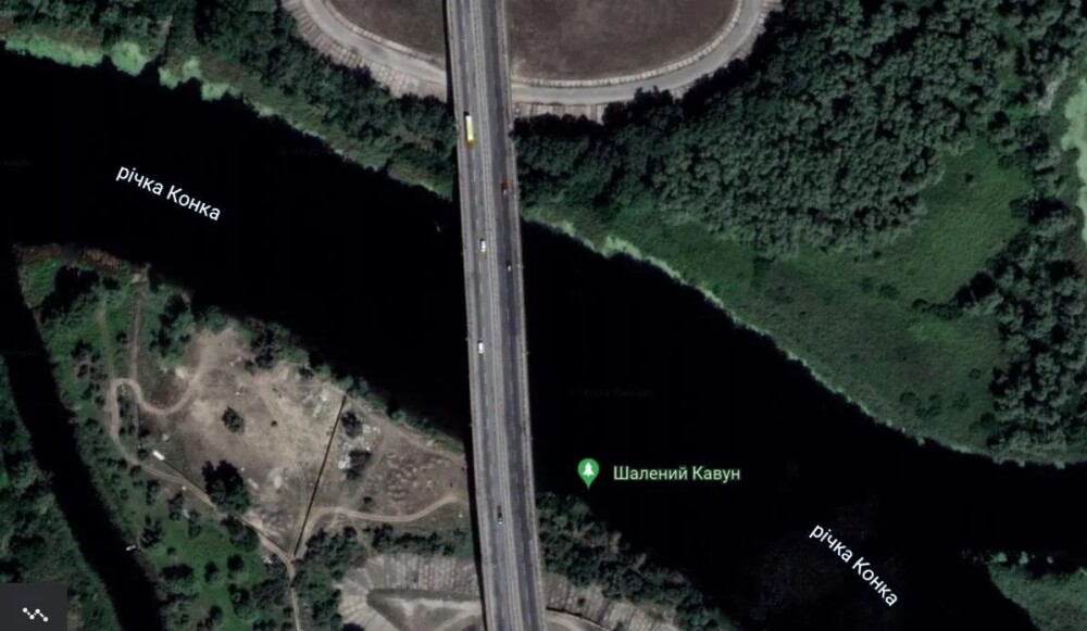 Міст через річку Конку в Олешках (довжина біля 120 м). Джерело: Google maps