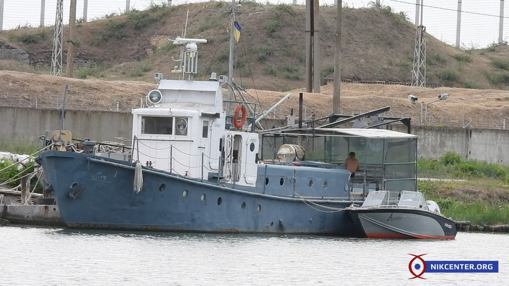 Флот рыбинспекции на частном причале Очакова