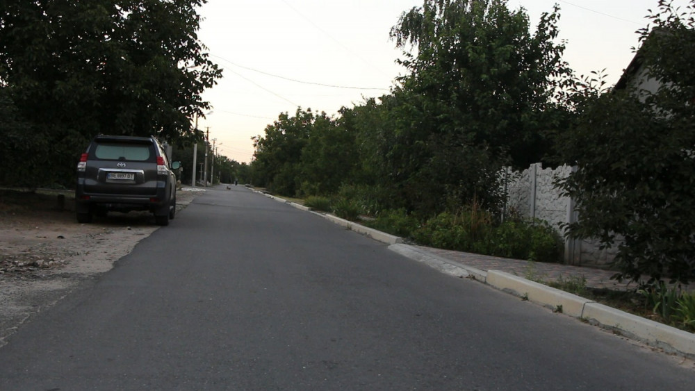 Тойота Ленд Крузер, которую регулярно видят то возле дома Евгения Мищенко, то возле базы в Новоселовке