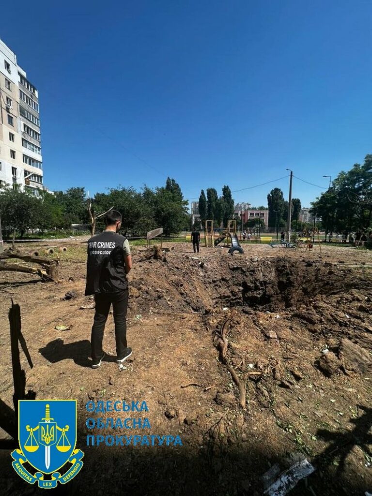 Вирва від уламків в Одесі