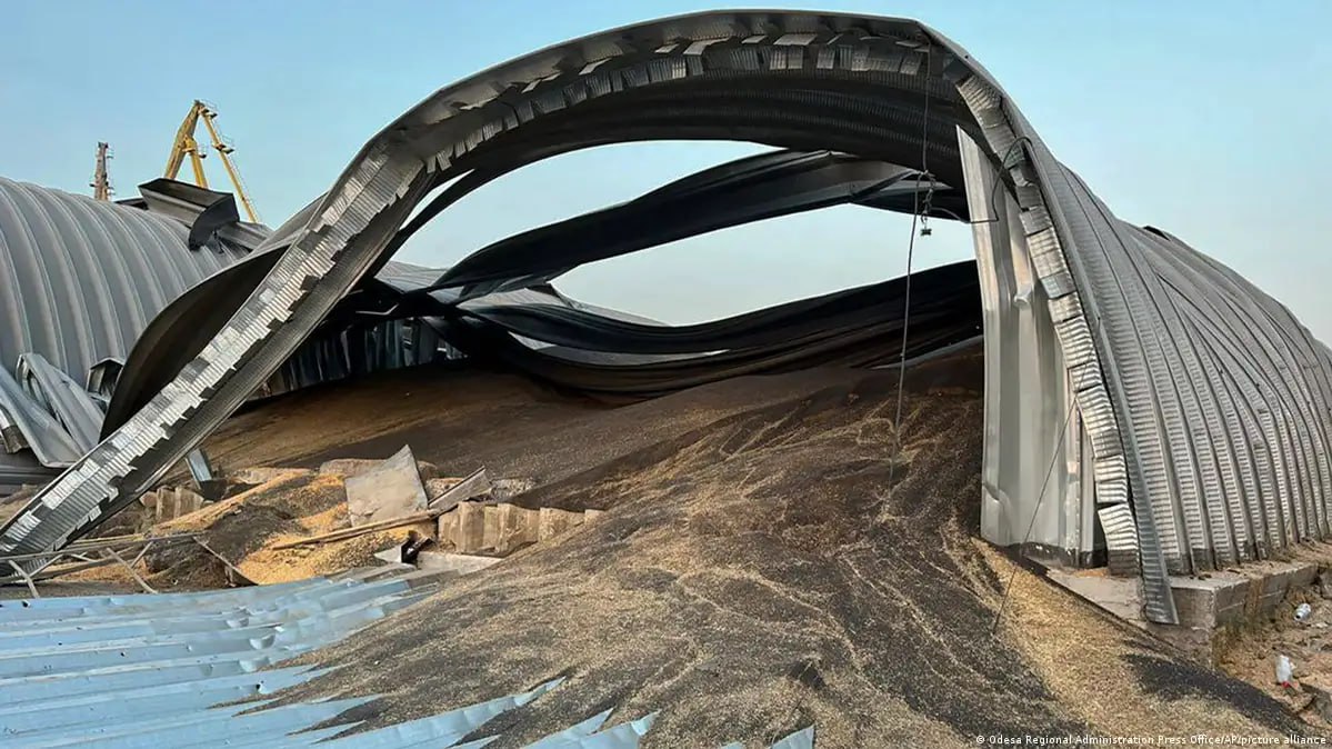 Зруйноване ударними дронами зерносховище в Дунайському порту 16 серпня.