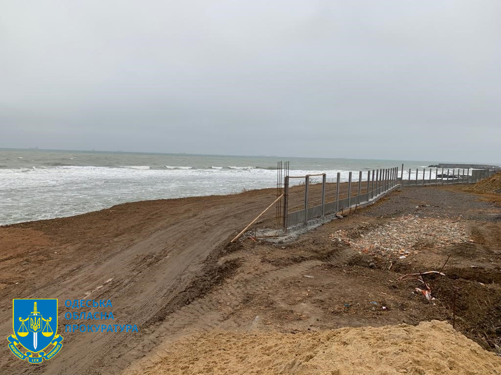 В Черноморске прокуратура вернула общине земельный участок