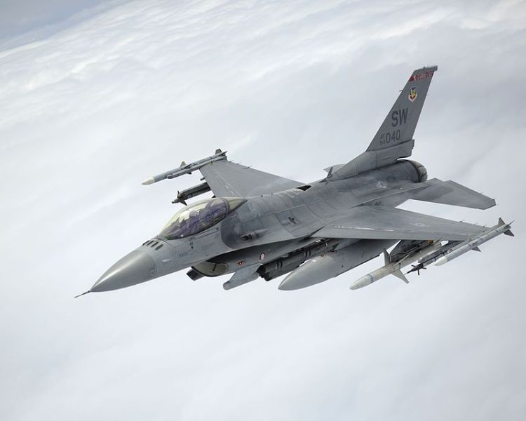 F16 для України