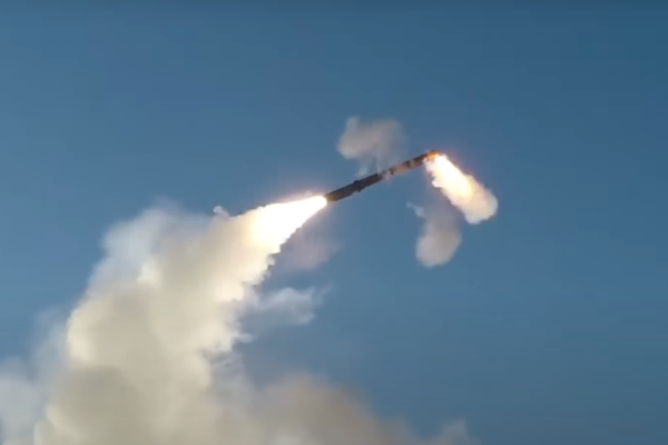 Атаки ракетами Онікс