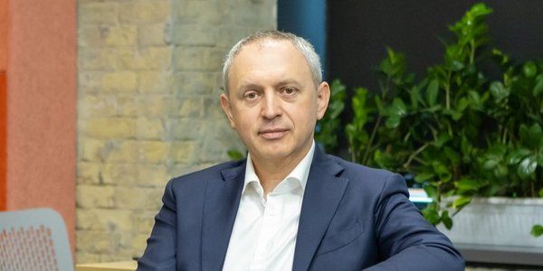 підозрюваний у зловживаннях